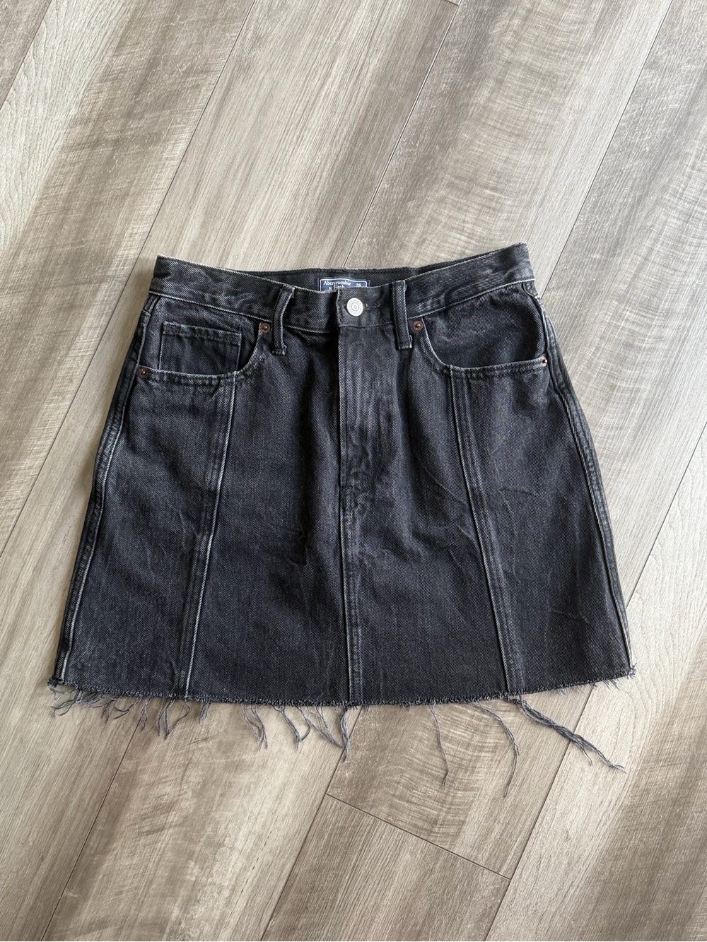 Abercrombie & Fitch Black Denim Mini Skirt Natural Rise Raw Hem Women’s Sz 2